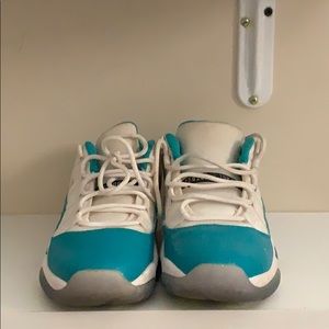 Kids Jordan 11 low 4.5
